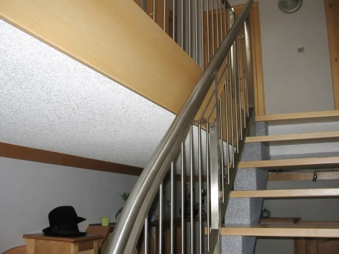 Innentreppe mit Edelstahlgeländer