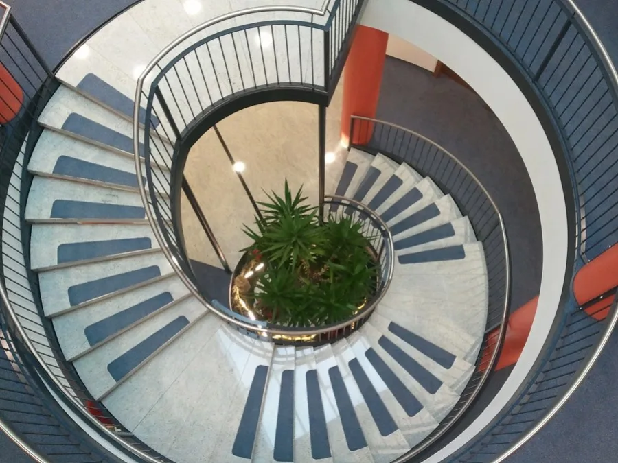Fertige Wendeltreppe bei der Raiffeisenbank Murau